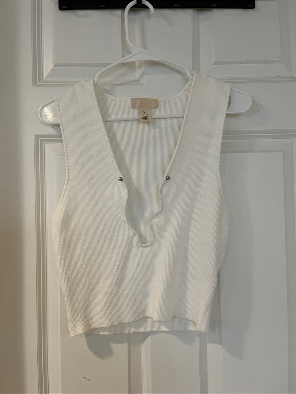 H&M Cropped White Ribbed Notch V-Neck Tank Top